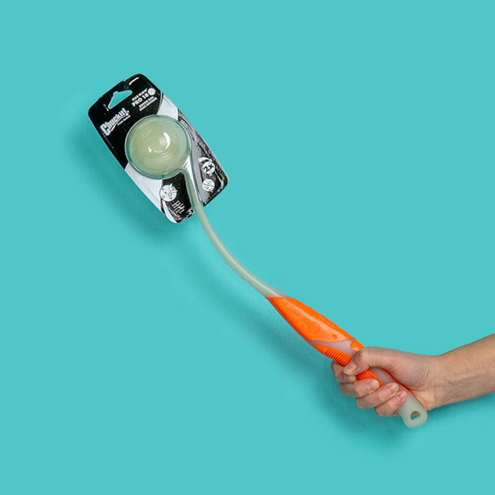 Chuckit! Max Glow in the Dark Launcher with Glow in the Dark Ball 18M Pro