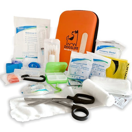 An overview of the products in the dog first aid kit is portrayed on a white backdrop