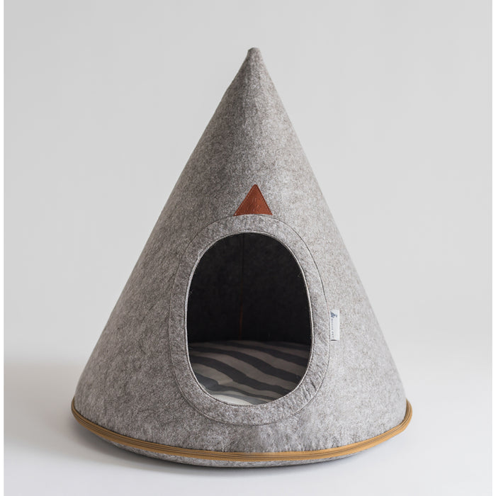 The large Pet Cave by Nooee Pet in Grey, with a brown lined zipper
