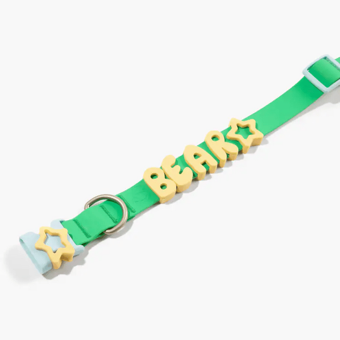 green collar with chamrs